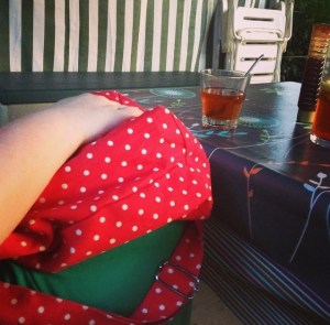 Ein smaragdgrünes Sommerkleid und Tee mit Honig IMG_4328