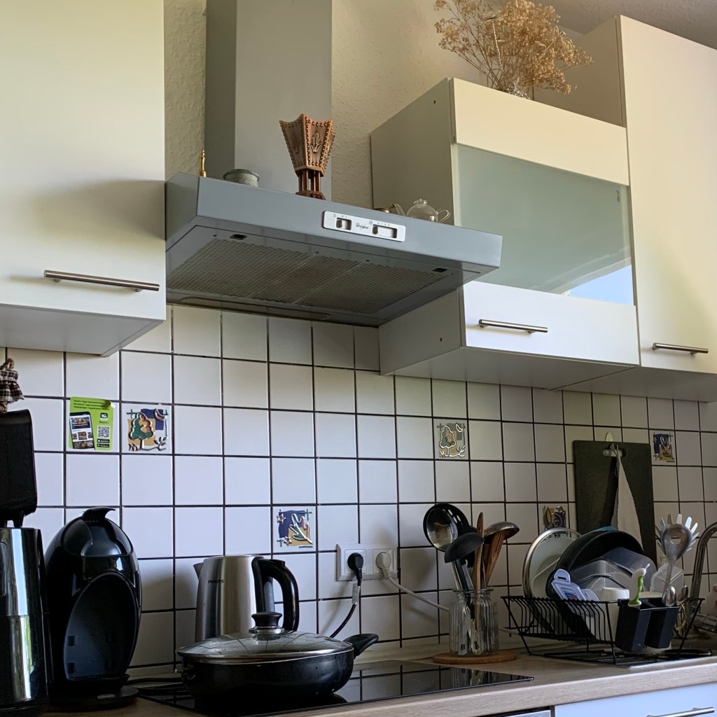 Blick auf eine Küchenzeile.