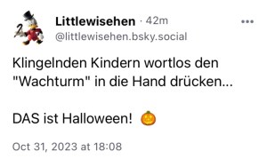 Littlewisehen: Klingelnden Kindern wortlos den "Wachturm" in die Hand drücken... DAS ist Halloween.