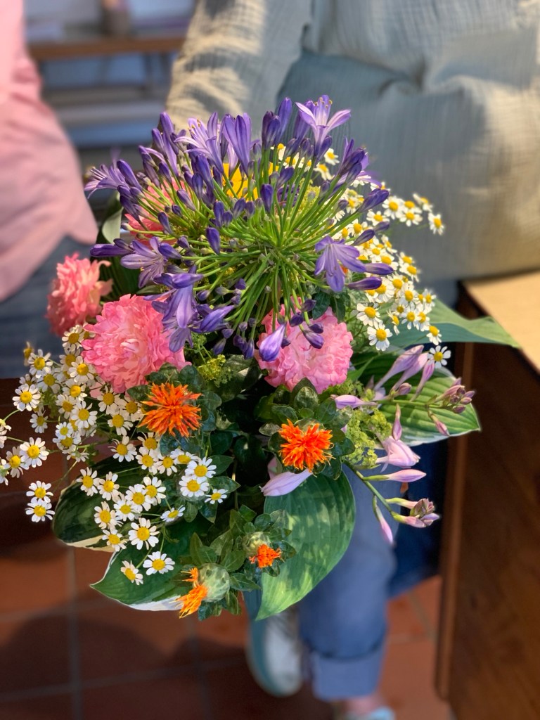 Bunter, frühlingshafter Blumenstrauß.